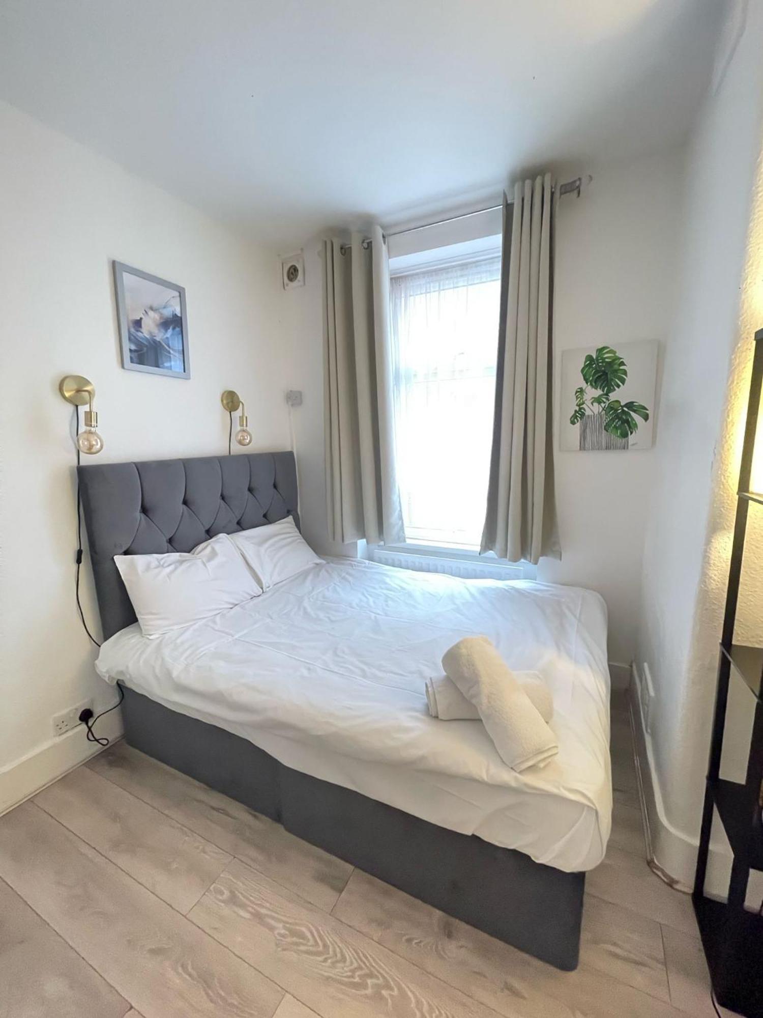 2 Bedroom Flat Ground Floor Nw1 London