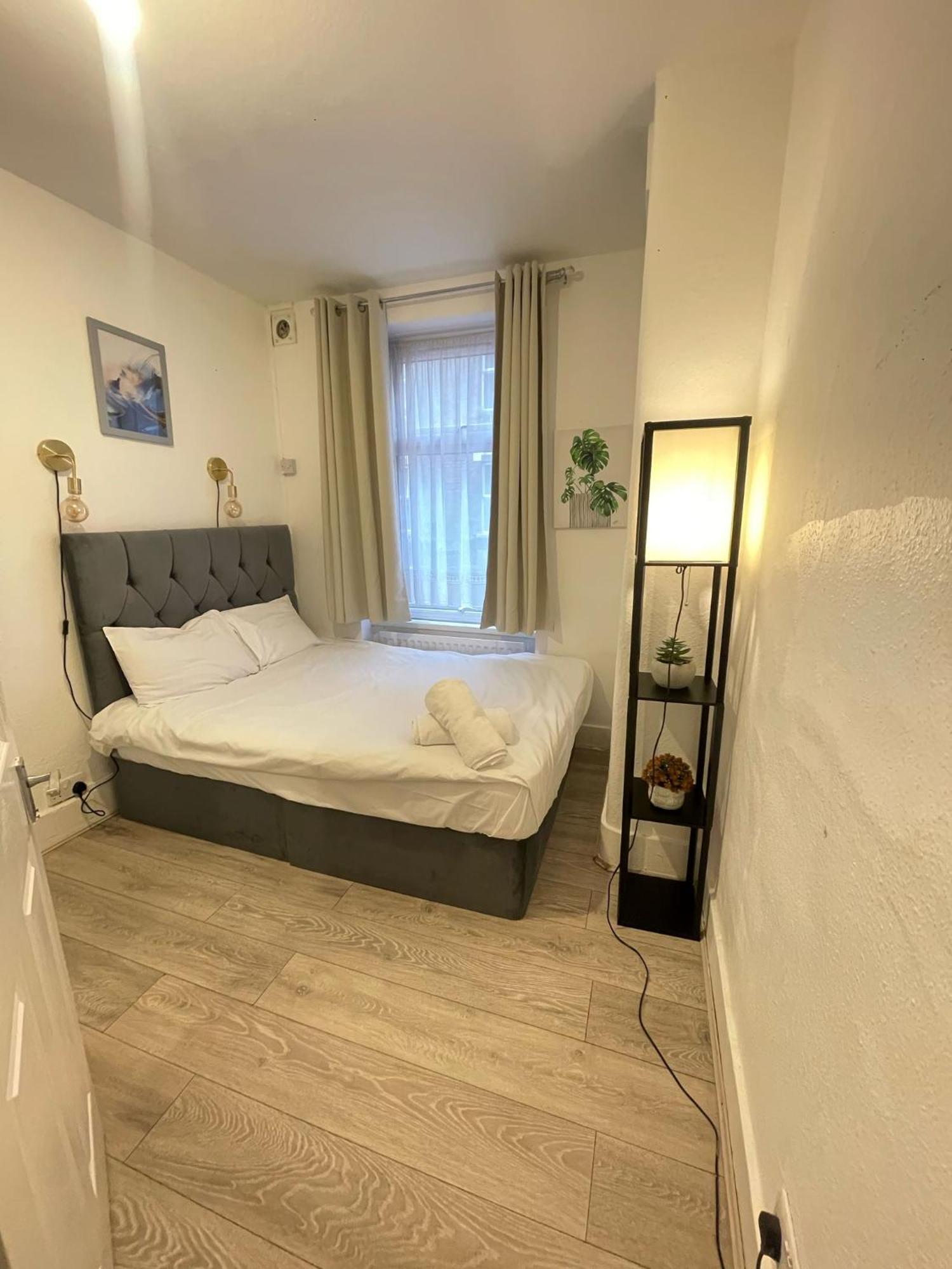 2 Bedroom Flat Ground Floor Nw1 London